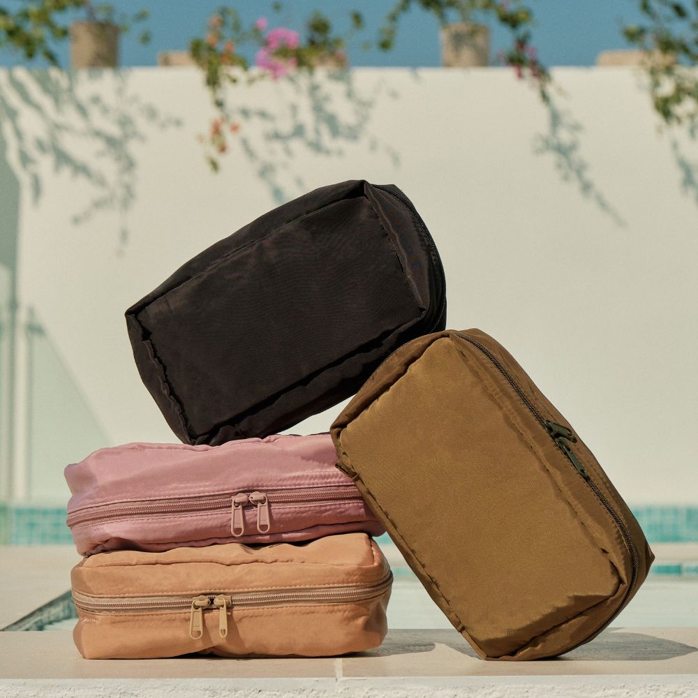 CASCADING TOILETRY KIT