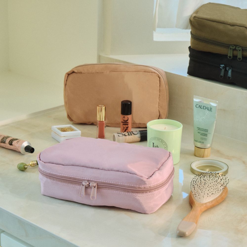 CASCADING TOILETRY KIT